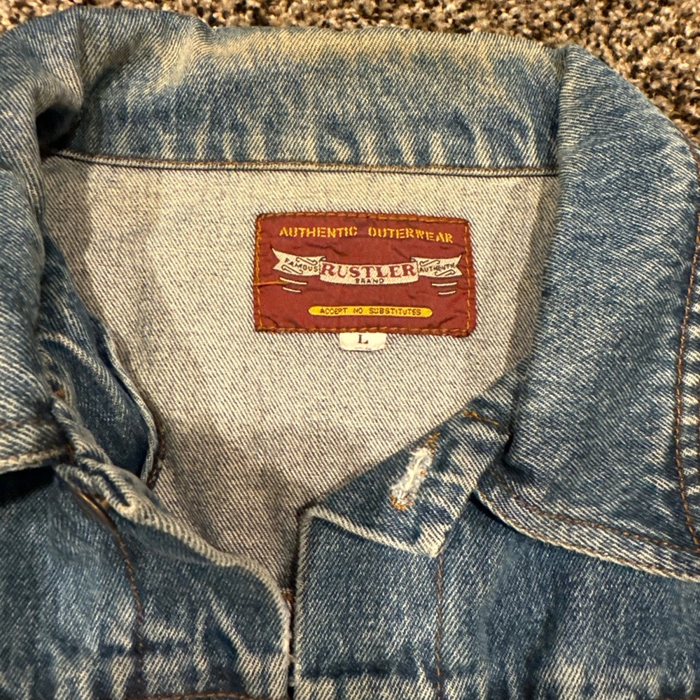 Perfectly worn distressed vintage Rustler Dark Wash Denim Jacket Size Large - Picture 7 of 7